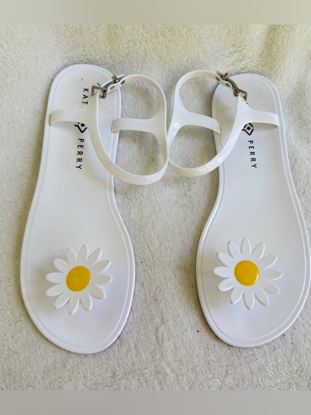2 Pairs of Katy Perry Jelly Thong Sandals Size 10
Lemon Slices Daisy Flowers - Picture 8 of 11